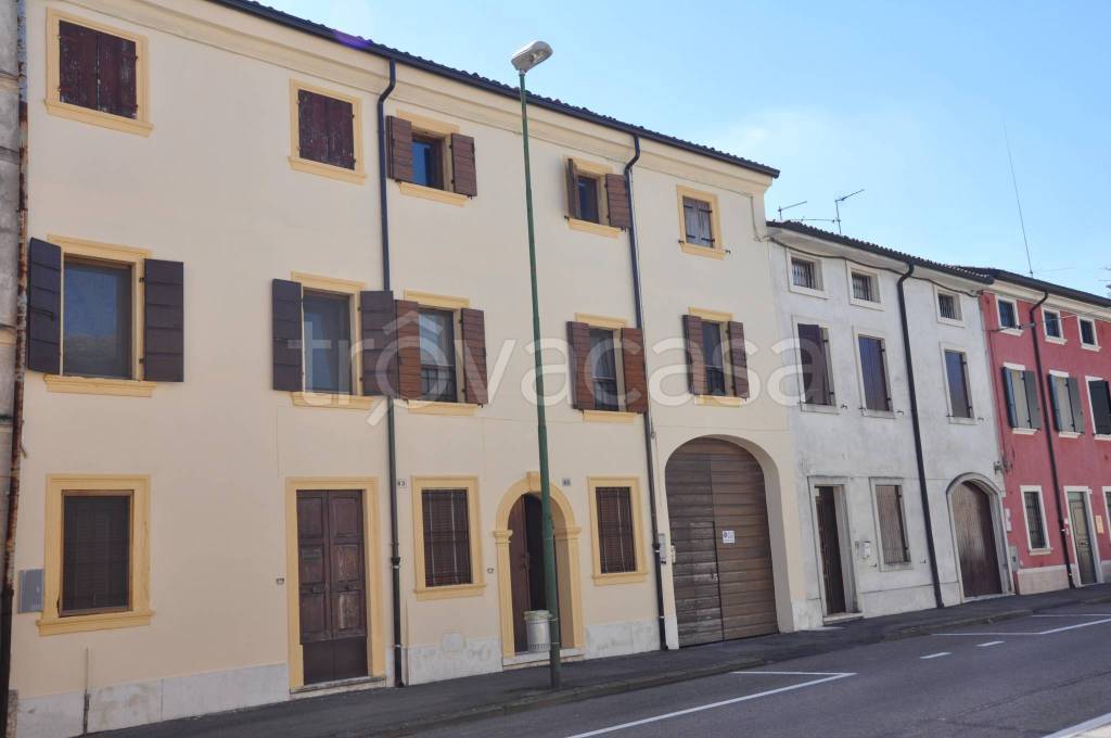 casa indipendente in vendita a Zevio in zona Santa Maria