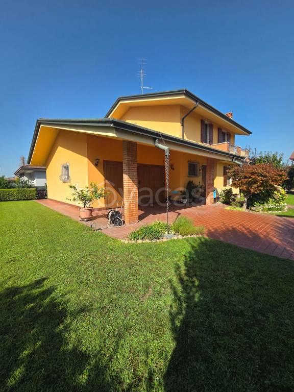 casa indipendente in vendita a Zevio in zona Campagnola