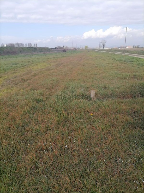 terreno in vendita a Zevio in zona Santa Maria