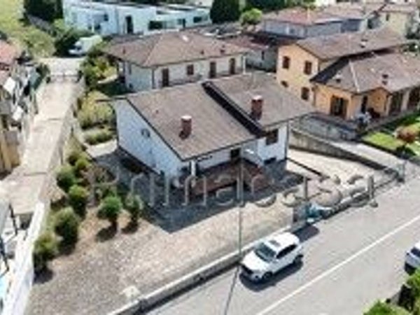 casa indipendente in vendita a Zevio in zona Santa Maria