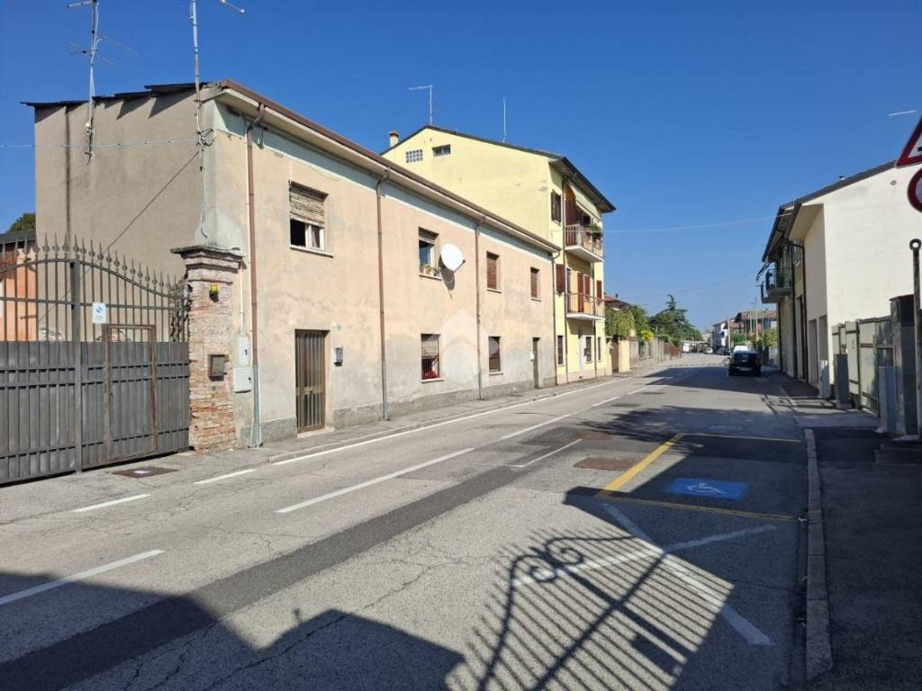 casa indipendente in vendita a Zevio in zona Santa Maria