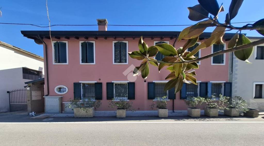 appartamento in vendita a Zevio in zona Bosco
