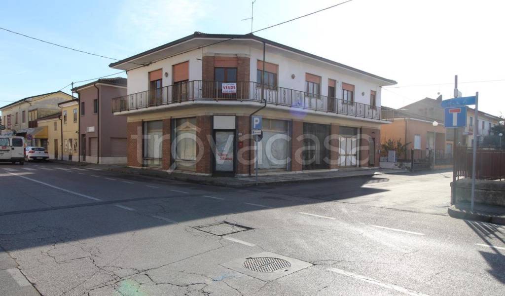 negozio in vendita a Zimella in zona Santo Stefano