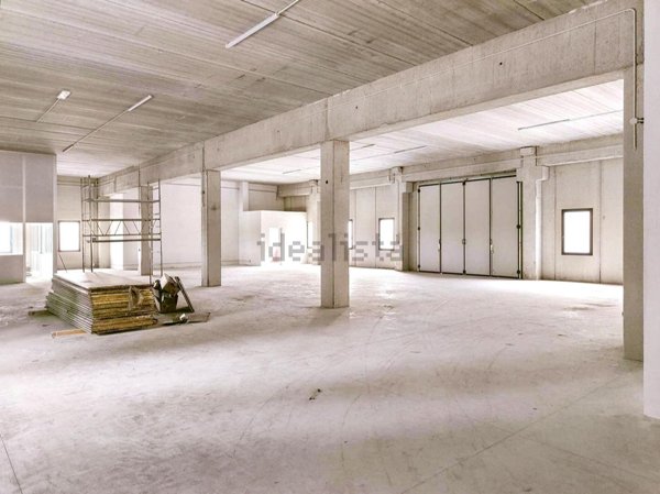 capannone in vendita a Zimella