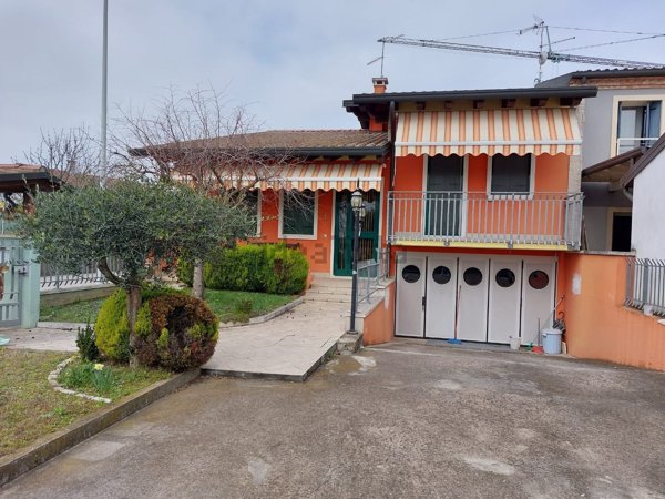 casa indipendente in vendita a Zimella