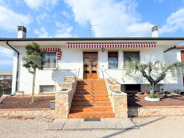 casa indipendente in vendita a Zimella in zona Santo Stefano