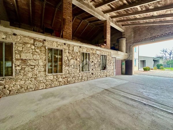 casa semindipendente in vendita ad Agugliaro