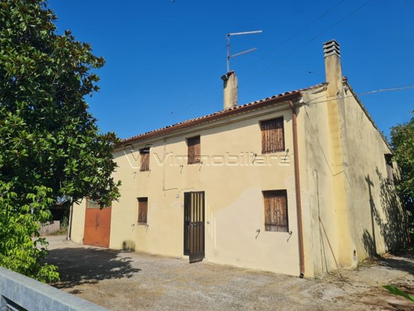 casale in vendita ad Agugliaro