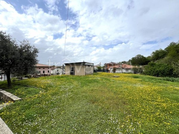 terreno edificabile in vendita ad Albettone in zona Lovertino