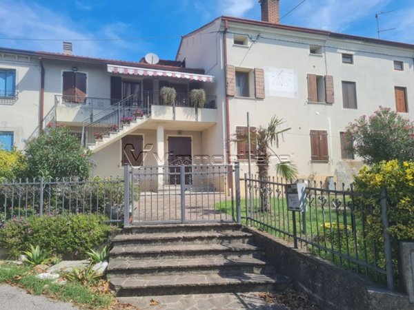 appartamento in vendita ad Albettone in zona Lovertino