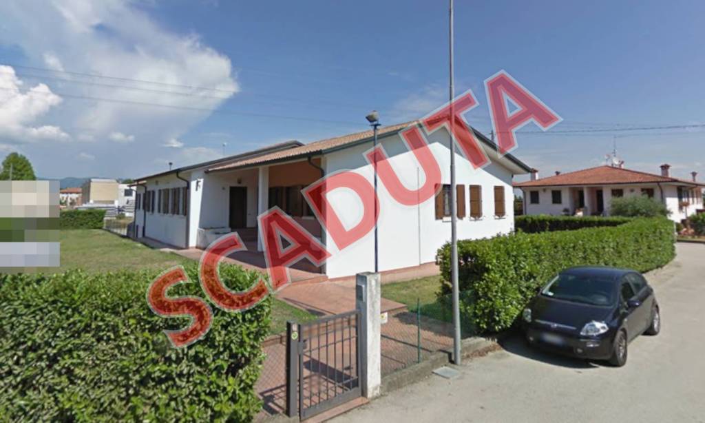 negozio in vendita ad Albettone in zona Lovolo