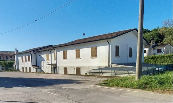 locale di sgombero in vendita ad Albettone in zona Lovolo