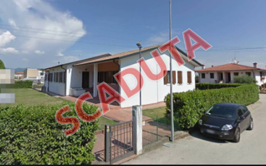 negozio in vendita ad Albettone in zona Lovolo