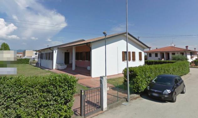 negozio in vendita ad Albettone in zona Lovolo