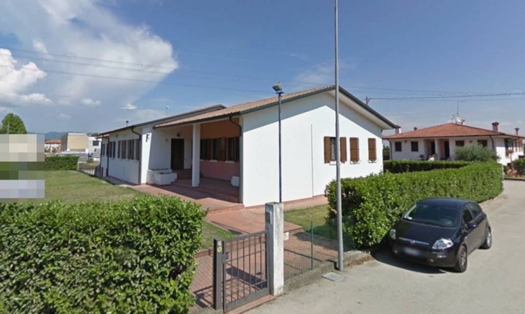 negozio in vendita ad Albettone in zona Lovolo