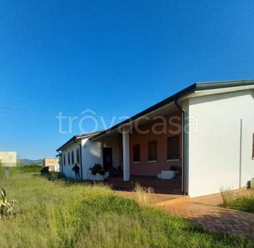 negozio in vendita ad Albettone in zona Lovolo