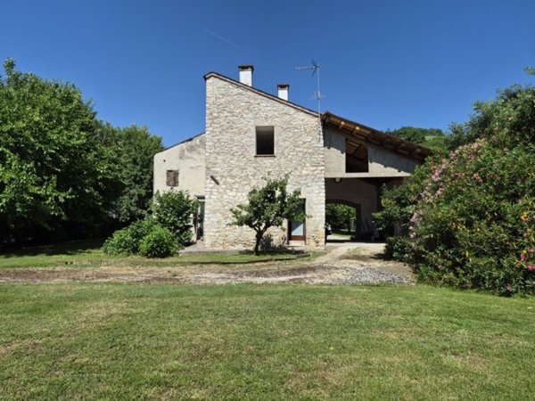 casa indipendente in vendita ad Albettone in zona Lovertino