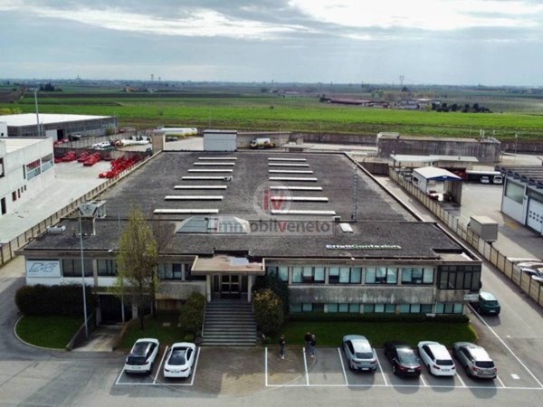 locale commerciale in vendita ad Alonte