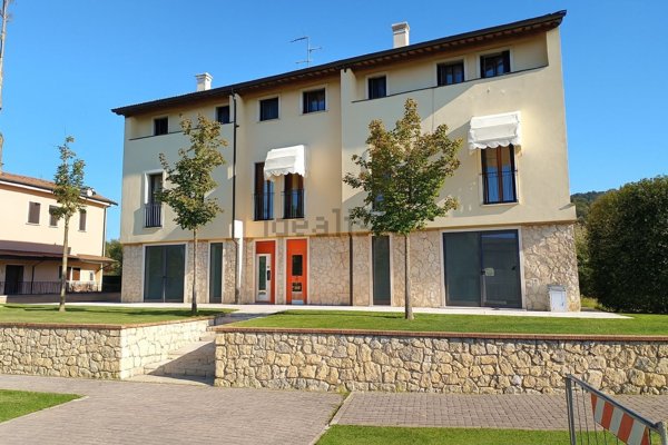 negozio in vendita ad Alonte