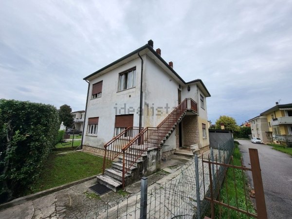casa indipendente in vendita ad Altavilla Vicentina in zona Tavernelle