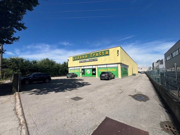 locale commerciale in vendita ad Altavilla Vicentina