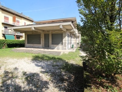 locale commerciale in vendita ad Altavilla Vicentina