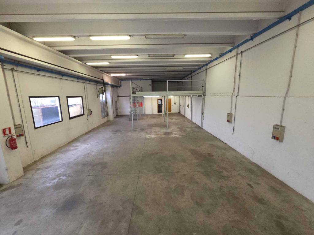 negozio in vendita ad Altavilla Vicentina