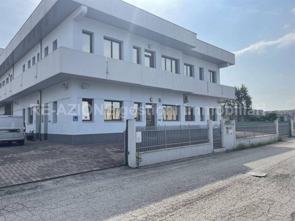 locale commerciale in vendita ad Altavilla Vicentina