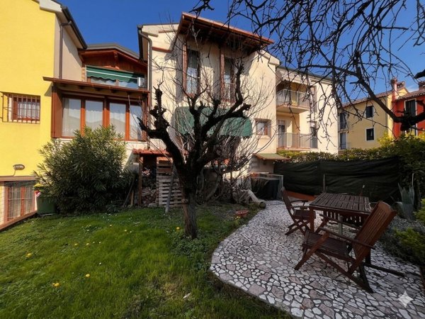 casa indipendente in vendita ad Altavilla Vicentina in zona Tavernelle