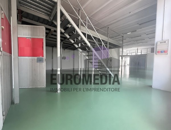 locale commerciale in vendita ad Altavilla Vicentina