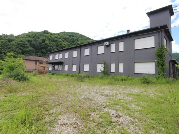 locale commerciale in vendita ad Altissimo in zona Molino