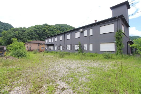 capannone in vendita ad Altissimo in zona Molino