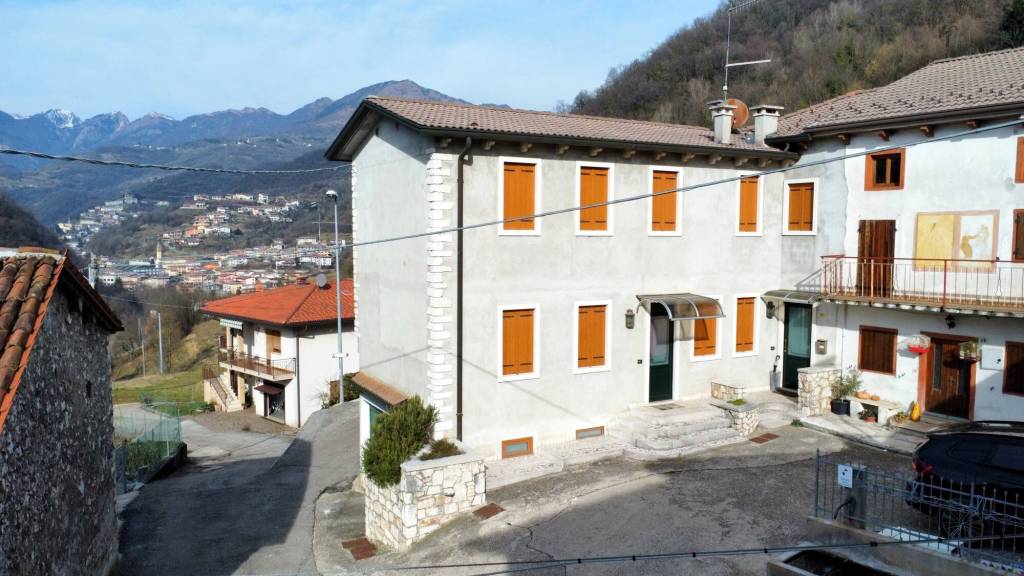 appartamento in vendita ad Altissimo in zona Molino