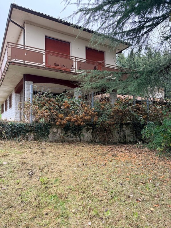 casa indipendente in vendita ad Altissimo in zona Campanella
