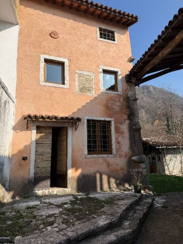 quadrivano in vendita ad Altissimo in zona Molino