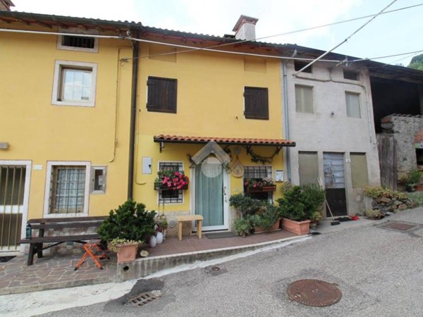 casa indipendente in vendita ad Altissimo in zona Campanella