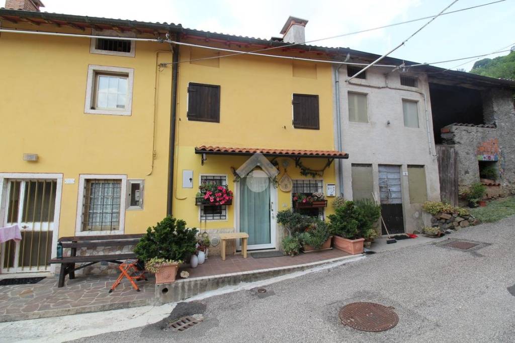 casa indipendente in vendita ad Altissimo in zona Campanella