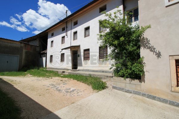 casa indipendente in vendita ad Altissimo in zona Campanella