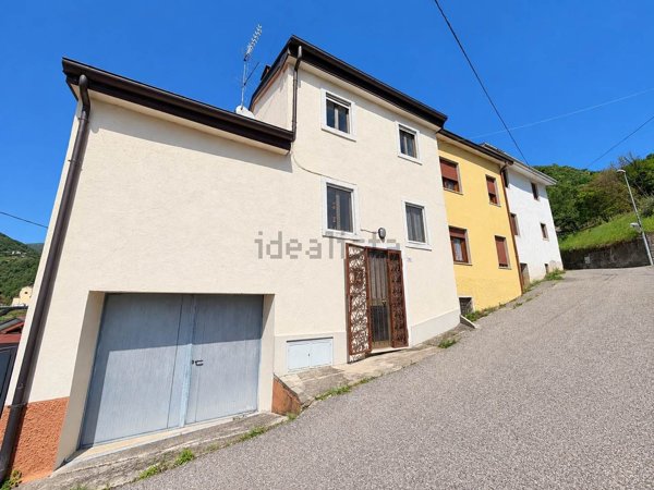 casa indipendente in vendita ad Altissimo in zona Molino