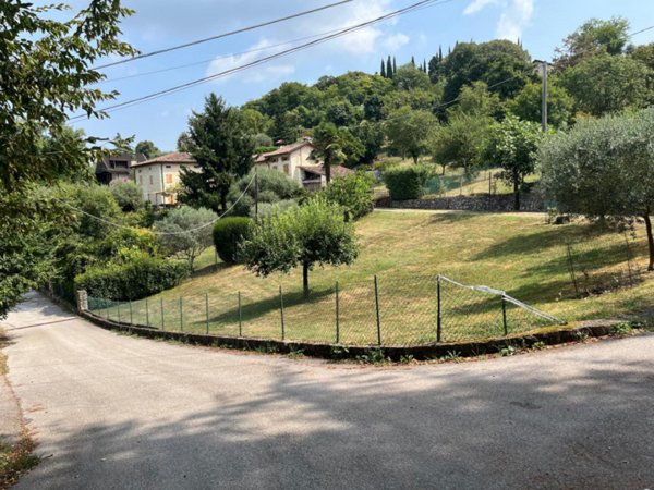 terreno edificabile in vendita ad Arcugnano in zona Perarolo