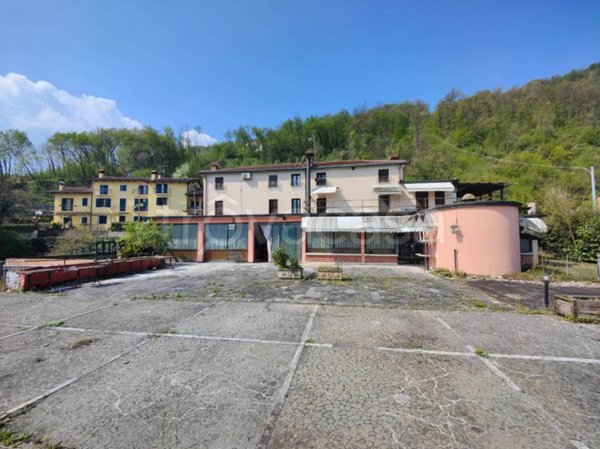 negozio in vendita ad Arcugnano in zona Fimon