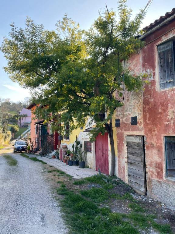 casa indipendente in vendita ad Arcugnano in zona Lapio