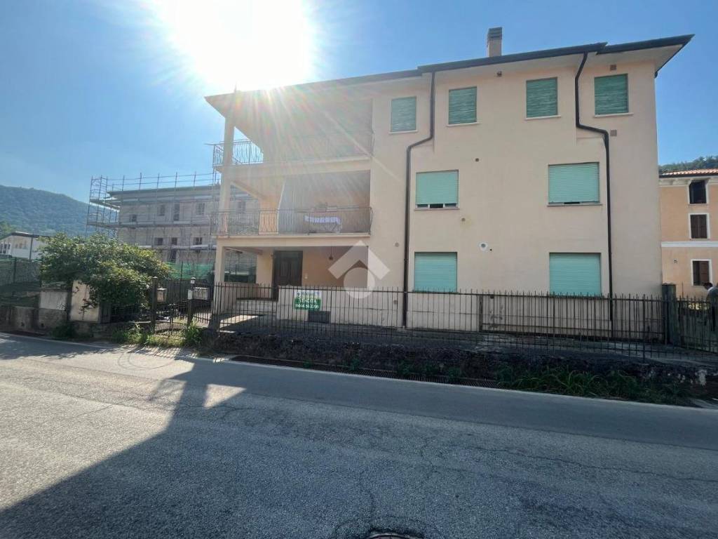 intera palazzina in vendita ad Arcugnano in zona Fimon