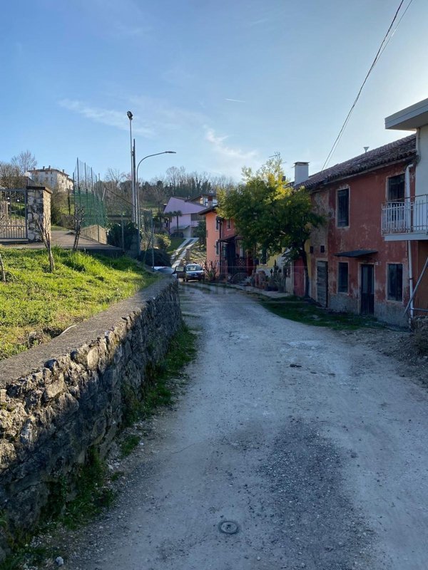 pentavano in vendita ad Arcugnano in zona Lapio
