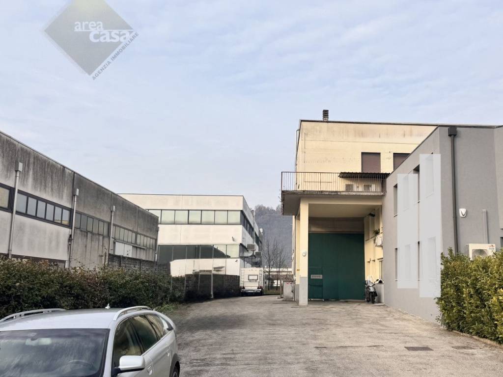 locale commerciale in vendita ad Arcugnano