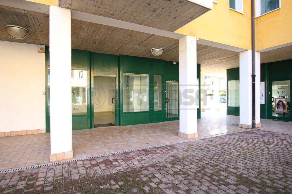 locale commerciale in vendita ad Arcugnano