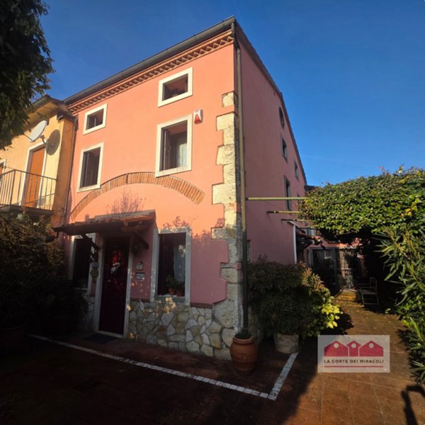 casa indipendente in vendita ad Arcugnano in zona Pianezze