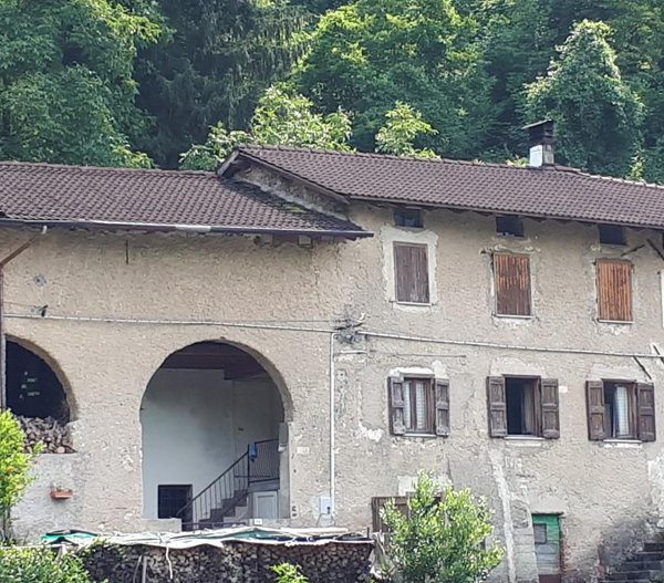 casa indipendente in vendita ad Arsiero in zona Castana