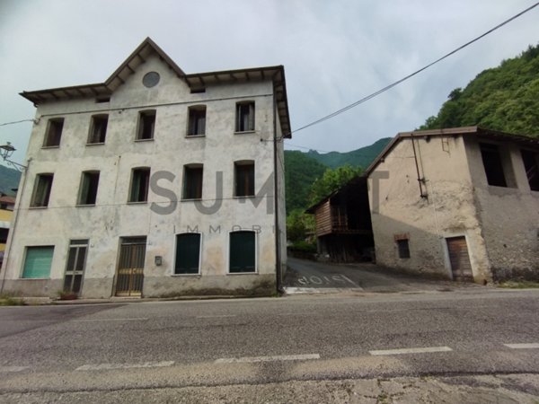 casa indipendente in vendita ad Arsiero in zona Castana