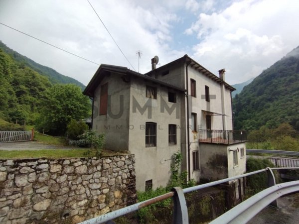 casa indipendente in vendita ad Arsiero in zona Castana